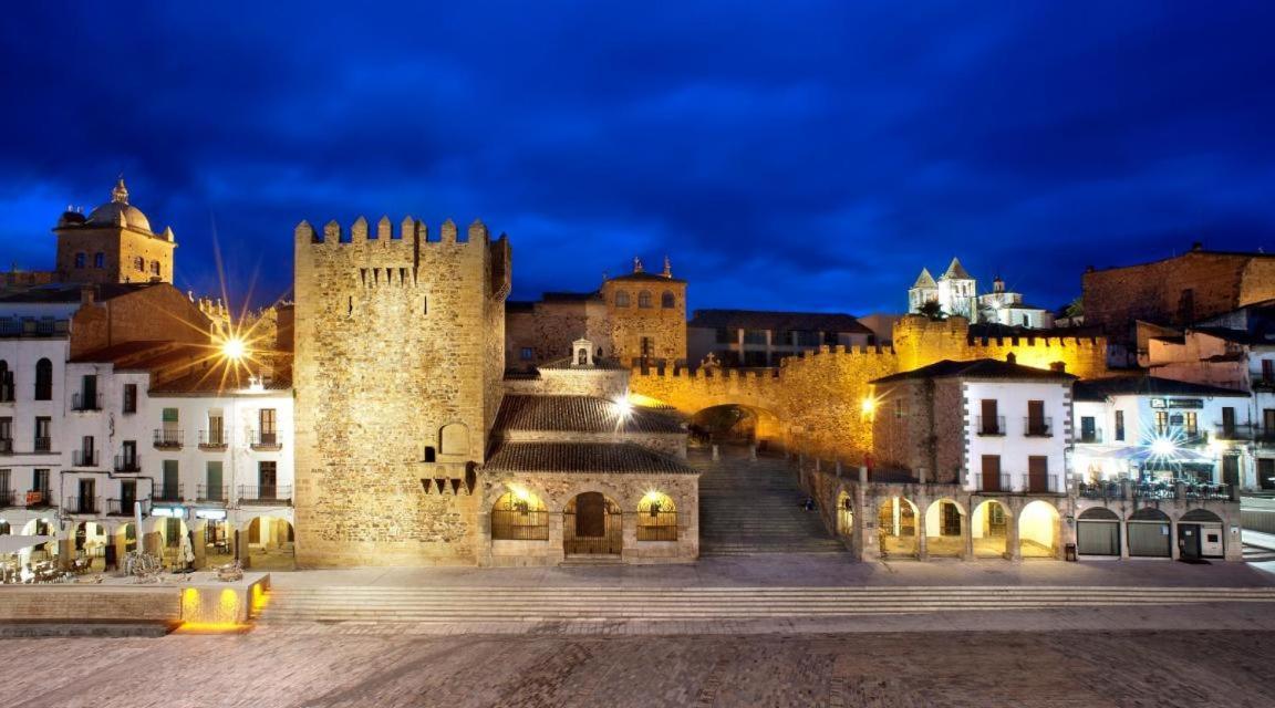 Apartamento La Almena 1 Junto A Plaza Mayor,2 Habitaciones, Parking Gratuito Cáceres Exterior foto